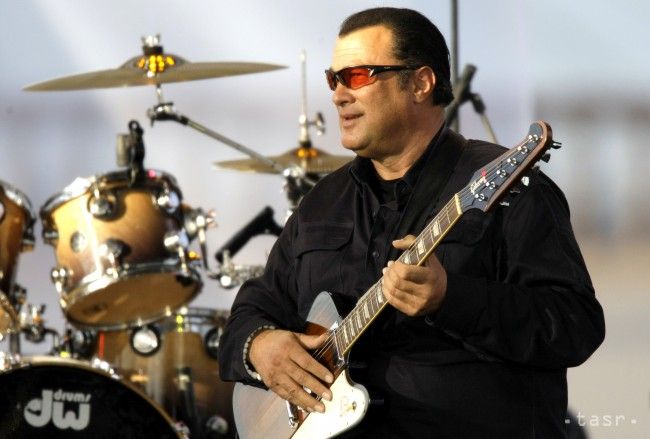 Steven Seagal vyhlásil na Kryme, že sa považuje za Rusa