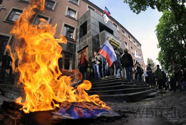 Veliteľ separatistov na východe Ukrajiny odstúpil