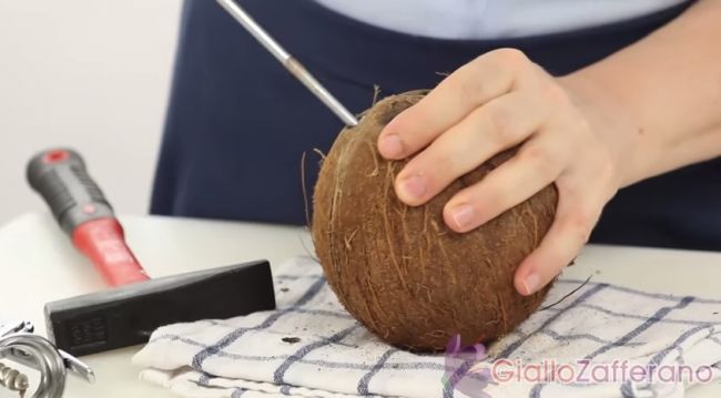 Video: Ako otvoriť kokosový orech