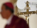 Viac ako 60 percent Slovákov by uvítalo, aby sa kňazi ženili
