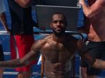 Video: LeBron absolvoval ľadový 'kúpeľ', vyzval aj Obamu