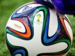 Rusi neustúpia, futbalový šampionát chcú na tucte štadiónov