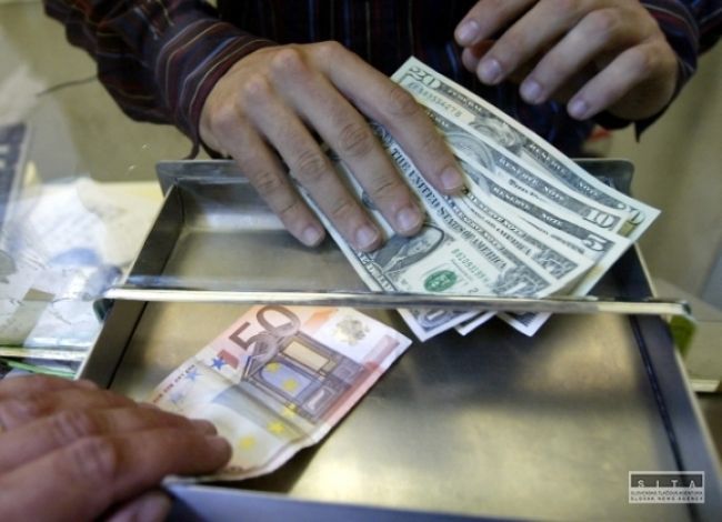 Pokles eura voči doláru zastavil nad deväťmesačným minimom
