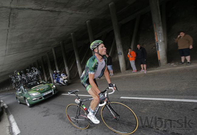 Cyklistu Voecklera zrazilo auto, skončil na prednom skle