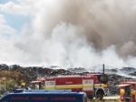 V Dubnici nad Váhom horí odpad, ľudia nemajú otvárať okná