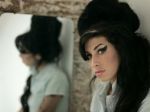 Socha zosnulej speváčky Amy Winehouse bude stáť na trhovisku