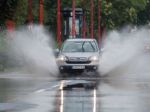 Dážď narobil v Bratislave problémy, zatopilo cesty a pivnice