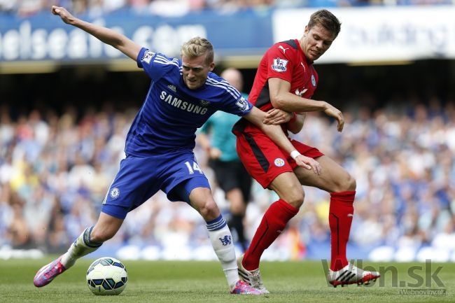 Video: Chelsea sa trápila s nováčikom, Arsenal ratoval bod