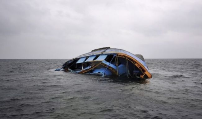 Pri pobreží Líbye sa potopila loď s takmer dvesto utečencami