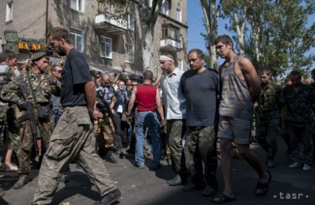 Video: V Donecku ponížili ukrajinských vojakov. Donútili ich pochodovať