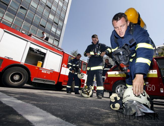 Poplach v Petržalke, hasiči odstraňovali neznámu chemikáliu