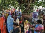 V indickom chráme vznikla panika, dav udupal desať ľudí