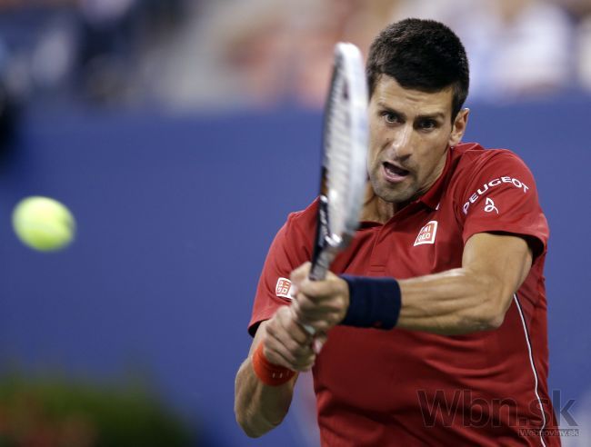 Murray na US Open bojoval s kŕčmi, Djokovič hladko postúpil