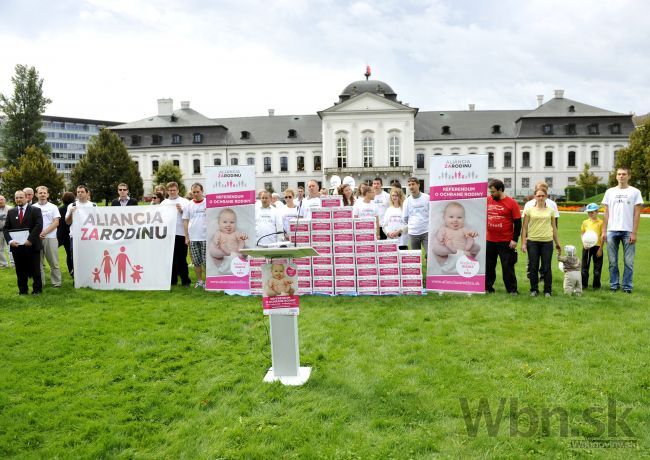 Aliancia za rodinu dala Kiskovi petíciu o referende