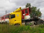 Vodič, ktorý sa zrazil s vlakom, sa plne nevenoval riadeniu