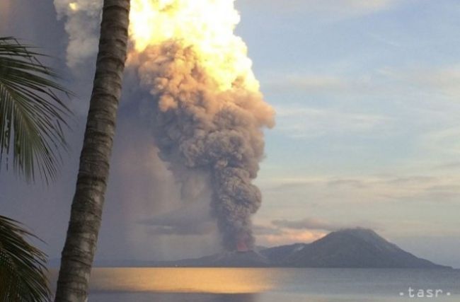 Erupcia sopky Tavurvur si vynútila odklonenie letov