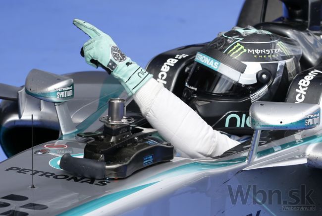 Za kolíziu s Hamiltonom dostal Rosberg trest od Mercedesu