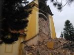 Z kostola na Záhorí padla veža, v sutinách hľadali ľudí