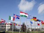 Summit NATO bude najmä o Ukrajine, Slovensko zastúpi Kiska
