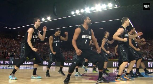 Video: Basketbalistom nepomohol ani bojový pokrik Haka