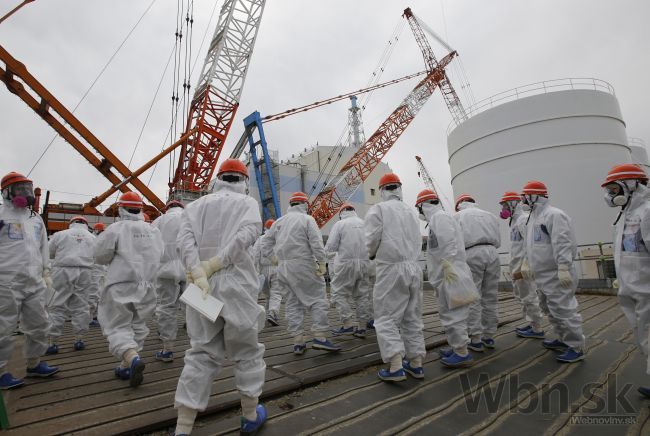 Pracovníci Fukušimy žiadajú od operátora cez tristotisíc eur