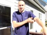 Video: Ako si vyzliecť tričko super rýchlym spôsobom