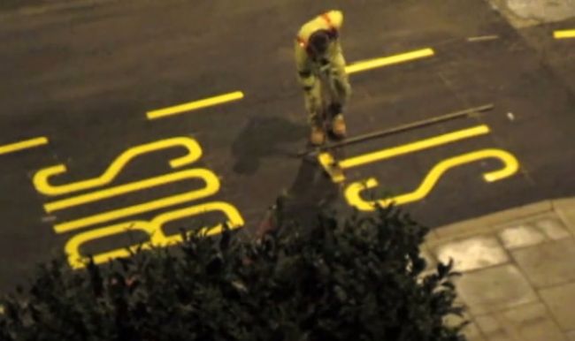 Video: Ako maľujú dopravné značenie frajeri