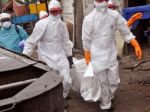 Ebola zabila skoro dvetisíc ľudí, rastie aj počet nakazených