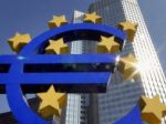 ECB znížila sadzby na nové rekordné dno, euro tým oslabila