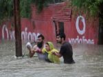 Autobus v Indii odniesla rieka, 70 ľudí je nezvestných