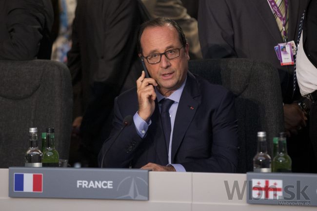 Lode Mistral prídu do Ruska za prímeria, tvrdí Hollande