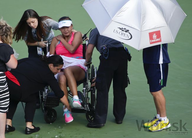 Serena a Wozniacka sú vo finále US Open, Pengovú skolil úpal