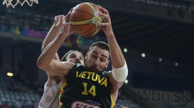 Basketbalisti Grécka na šampionáte končia, Turci pokračujú