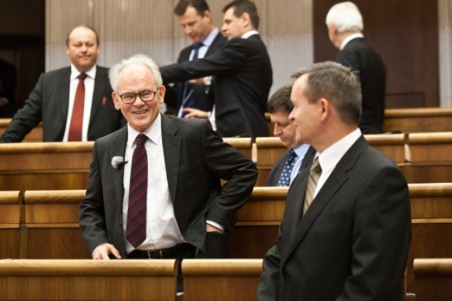 Mikloško chcel, aby poslanci odsúdili násilie voči kresťanom