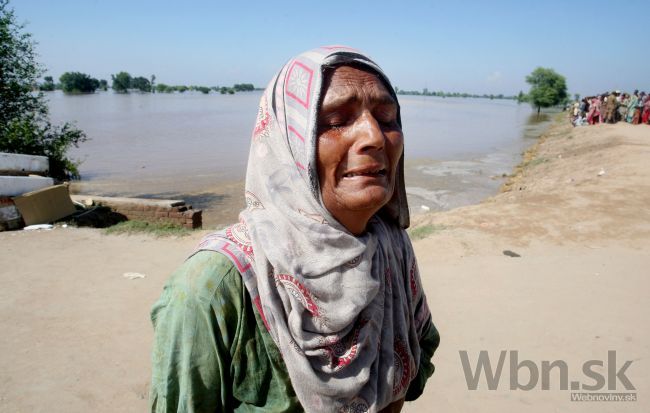 Povodne v Kašmíre zabíjajú, hlásia vyše štyristo obetí