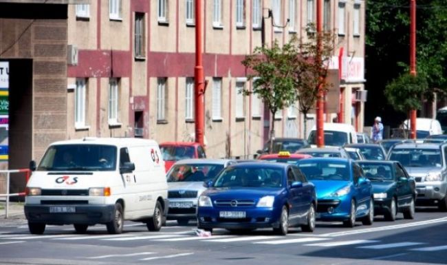 Autodopravcovia žiadajú dane, aké majú motoristi v Česku