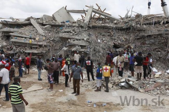 Video: Zrútenie budovy v Nigérii neprežilo najmenej 70 ľudí