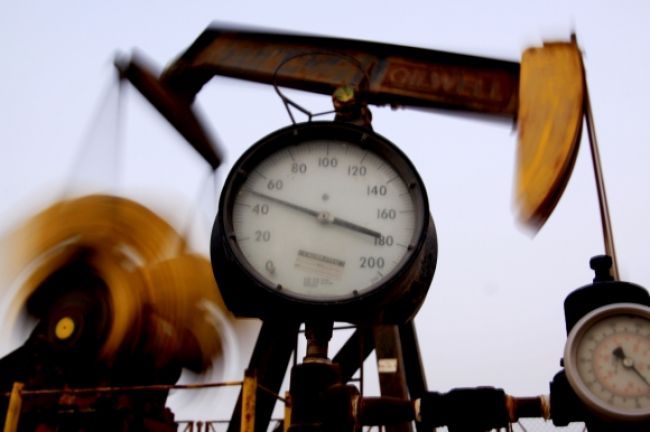Ceny ropy klesli pre nečakaný rast zásob, zlacnelo aj zlato