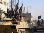 Islamský štát sa raketami a tankami zmocnil kurdských dedín