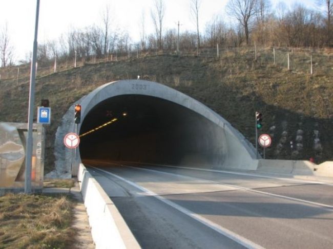 Začala výstavba diaľničného tunela Čebrať, odľahčí dopravu