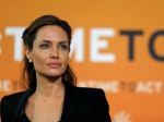 Angelina Jolie bude režírovať snímku Africa