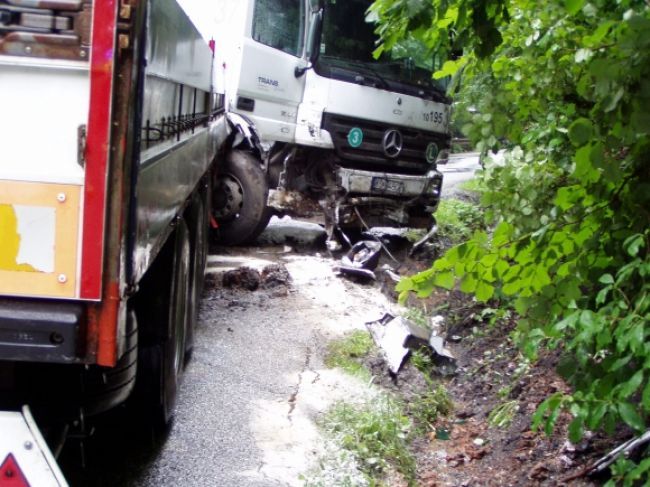 Opitý kamionista v Žiline spôsobil nehodu, po čine utiekol