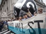 Video: Demonštranti protestovali v okolí newyorskej burzy