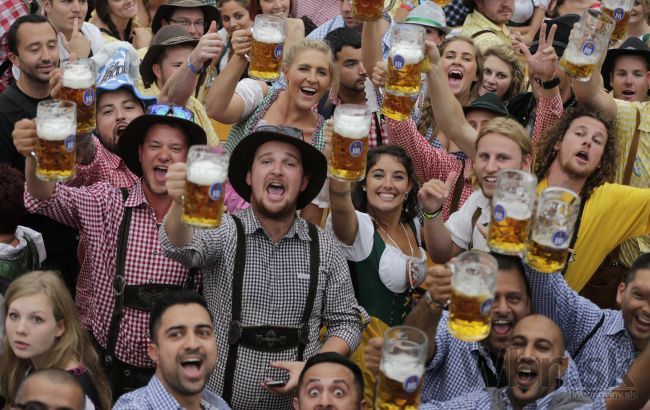 Začal sa 181. ročník pivného festivalu Oktoberfest