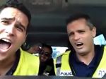 Video: Keď „nôtia“ policajti
