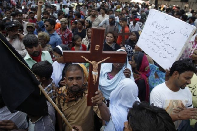 V Pakistane zastrelil policajt pastora za urážky islamu