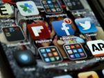 Únia odsúhlasí dohodu medzi firmami Facebook a WhatsApp