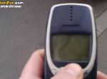 Video: Test odolnosti - iPhone 6 vs. Nokia 3310