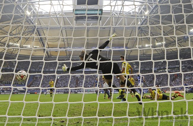 Video: Dortmund v šlágri neuspel, Kolín podľahol Bayernu