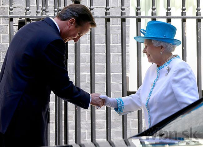 Za výrok o kráľovnej si zaslúžim kopanec, hovorí Cameron